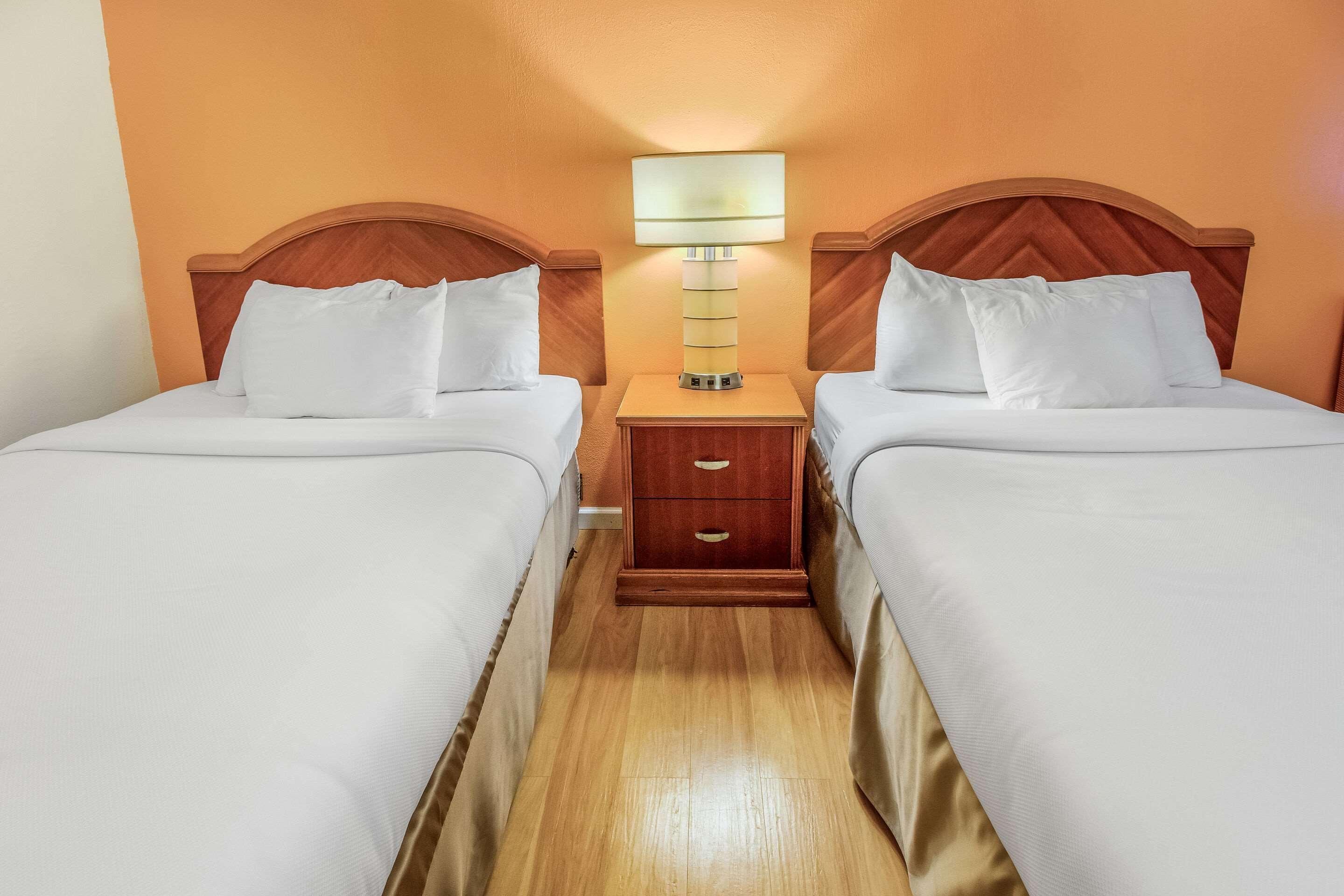 Econo Lodge Альянс Екстер'єр фото