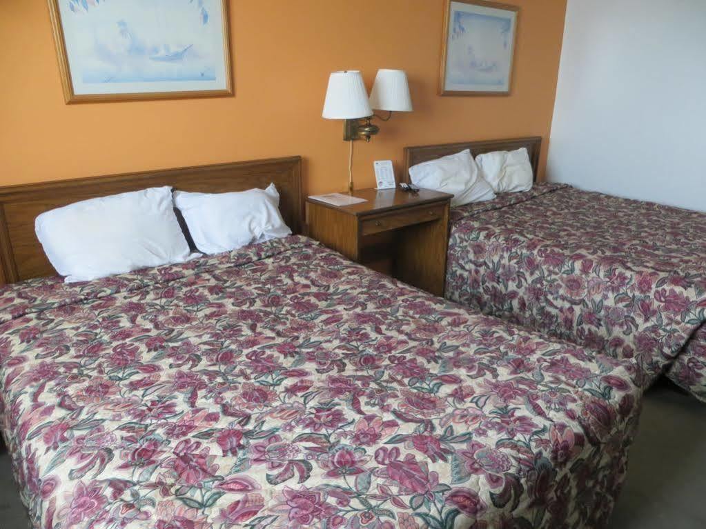 Econo Lodge Альянс Екстер'єр фото